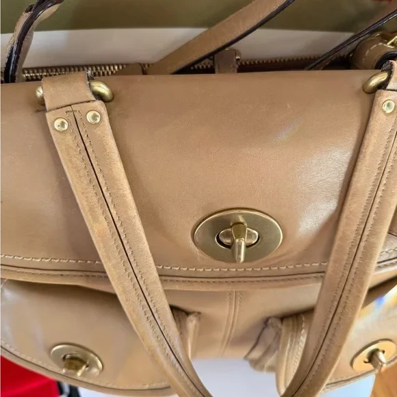 Coach Tan Leather Shoulder Bag with Pink Interior - Picture 5 of 5